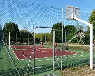 Tennis ou squash au sein de le camping ou à proximité