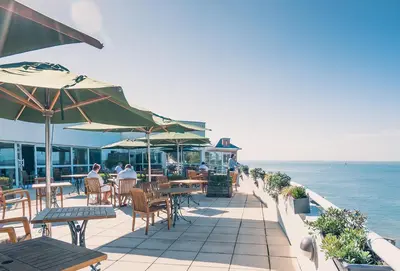 Vue générale sur la mer ou vue sur la mer prise depuis l'hôtel