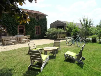 Jardin de l'établissement Terre et Eau gite Sèvremont