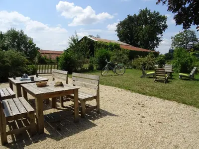 Jardin de l'établissement Terre et Eau gite Sèvremont