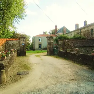 Le Manoir aux Douves