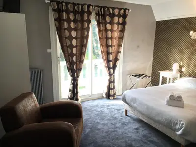 Un ou plusieurs lits dans un hébergement de l'établissement Hôtel Restaurant Logis Coté Lac