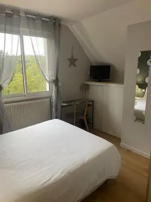Un ou plusieurs lits dans un hébergement de l'établissement Hôtel Restaurant Logis Coté Lac