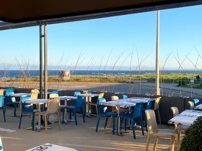 Restaurant ou autre lieu de restauration dans l'établissement Logis Hôtel Le Calluna Restaurant La Flottille