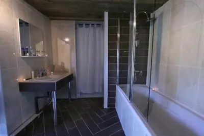 Salle de bains dans l'établissement Chambre d'Hôte La Boulière