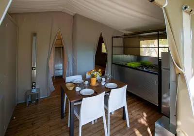 Cuisine ou kitchenette dans l'établissement Camping Le Both d'Orouet