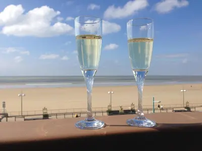 Vue générale sur la mer ou vue sur la mer prise depuis l'appartement