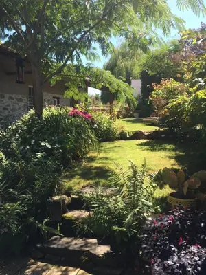 Jardin de l'établissement Chambres d'hôtes de La Roche