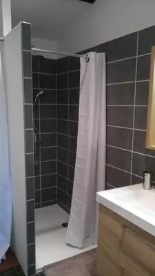 Salle de bains dans l'établissement La Cabane des Beaux Chênes