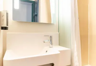 Salle de bains dans l'établissement B&B HOTEL Nantes Centre
