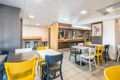 Coin salon dans l'établissement B&B HOTEL Saint-Nazaire Trignac