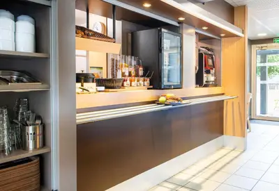 Cuisine ou kitchenette dans l'établissement B&B HOTEL Nantes Parc Expos La Chapelle