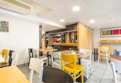 Restaurant ou autre lieu de restauration dans l'établissement B&B HOTEL Nantes Parc Expos La Chapelle