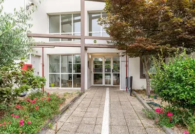 Jardin de l'établissement B&B HOTEL Nantes Atlantis Le Zénith 3 étoiles