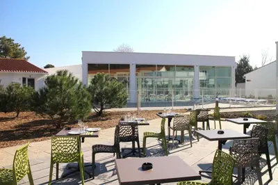 Restaurant ou autre lieu de restauration dans l'établissement Vent d'Eden Park Hôtel
