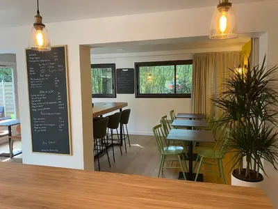 Restaurant ou autre lieu de restauration dans l'établissement Campanile Nantes ~ Rezé Aéroport