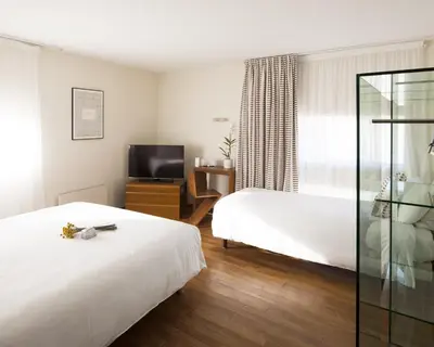 Un ou plusieurs lits dans un hébergement de l'établissement Hôtel La Pérouse