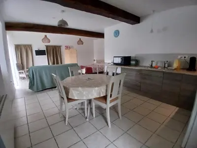 Cuisine ou kitchenette dans l'établissement Gîte Blonimael