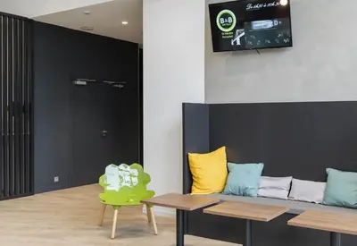 Télévision ou salle de divertissement dans l'établissement B&B HOTEL Saint-Nazaire Pornichet