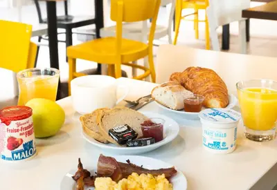 Nourriture dans l'hôtel ou à proximité