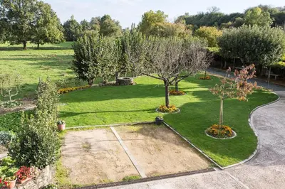 Jardin de l'établissement Chambres Au Jardin Fleuri