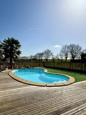 Piscine de l'établissement Chambre d´hôtes La Jonchère ou située à proximité