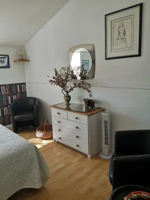 Coin salon dans l'établissement Chez Pierre et Caroline