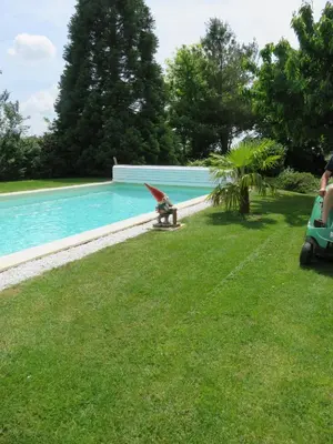 Piscine de l'établissement Chez Pierre et Caroline ou située à proximité