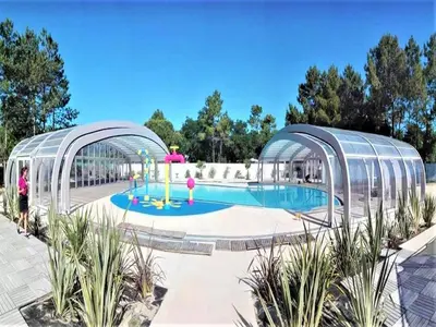 Piscine de l'établissement Bungalow convivial à Saint-Jean-de-Monts avec piscine partagée ou située à proximité