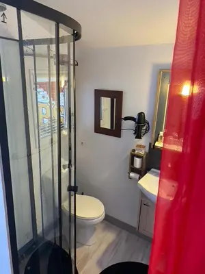 Salle de bains dans l'établissement Chambres d'hôtes La Fougereuse