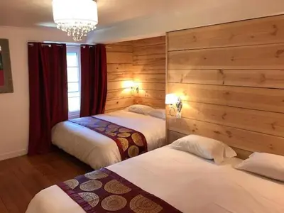 Un ou plusieurs lits dans un hébergement de l'établissement L'hostellerie de Sèvremont