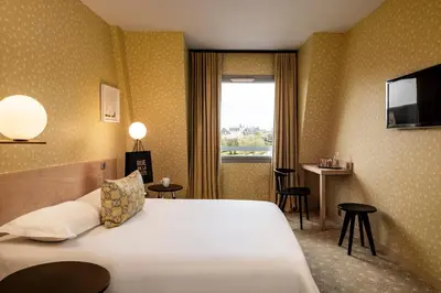 Un ou plusieurs lits dans un hébergement de l'établissement LHotel - face au château - boutique hôtel et séminaires