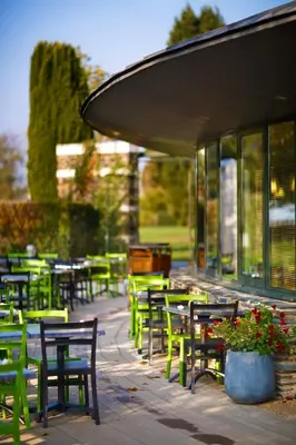 Jardin de l'établissement Logis Hôtel Domaine du Moulin Cavier - Restaurants & Spa