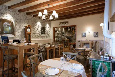 Restaurant ou autre lieu de restauration dans l'établissement L'Hotellerie de la Toile à Beurre