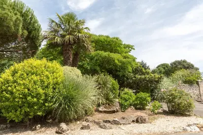 Jardin de l'établissement Domaine Le Martinet, The Originals Relais