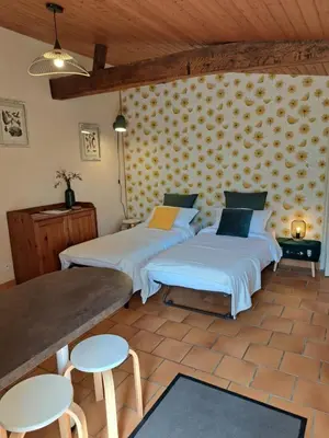 Un ou plusieurs lits dans un hébergement de l'établissement Terre et Eau Les chambres d'hotes B&B Sèvremont