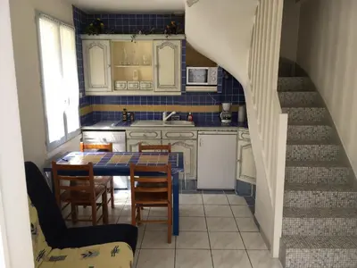 Cuisine ou kitchenette dans l'établissement Maison vacances Noirmoutier Barbatre