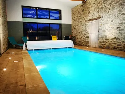 Piscine de l'établissement L'Escale du Bocage Piscine couverte chauffée ou située à proximité