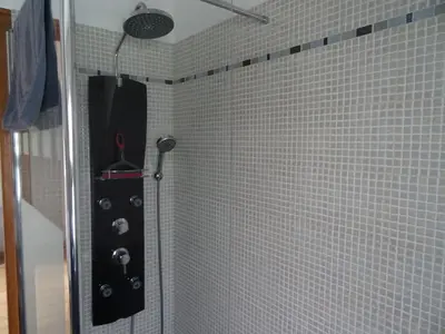 Salle de bains dans l'établissement Cafecouet'Breizh