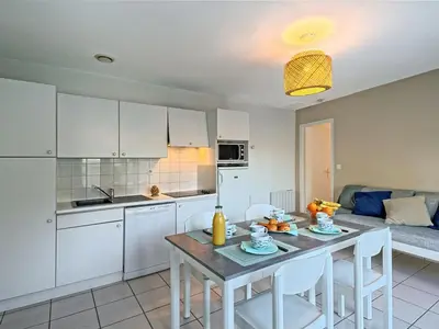 Cuisine ou kitchenette dans l'établissement Holiday Home Hameau Océan-2 by Interhome