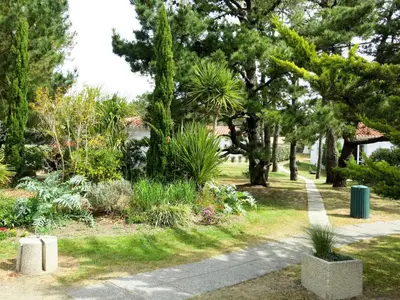 Jardin de l'établissement Holiday Home Hameau Océan-2 by Interhome