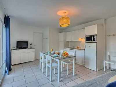 Cuisine ou kitchenette dans l'établissement Holiday Home Hameau Océan-2 by Interhome