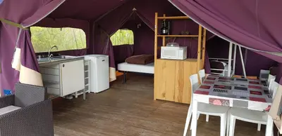 Cuisine ou kitchenette dans l'établissement Camping Les Chagnelles