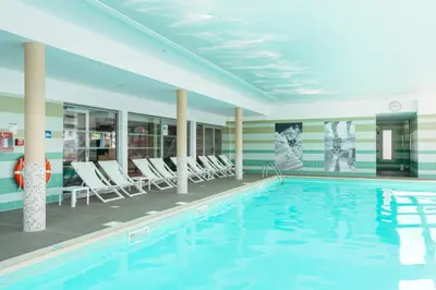 Piscine de l'établissement Résidence Pierre & Vacances Le Domaine du Bois de la Grée ou située à proximité