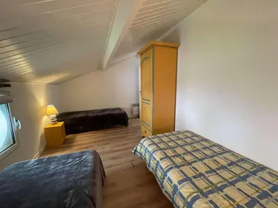 Un ou plusieurs lits dans un hébergement de l'établissement Appartement 4 pièces avec piscine - proche plage - Saint-Jean-de-Monts - FR-1-224C-214