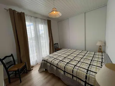 Un ou plusieurs lits dans un hébergement de l'établissement Appartement 4 pièces avec piscine - proche plage - Saint-Jean-de-Monts - FR-1-224C-214