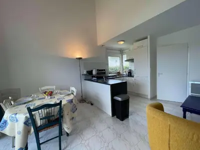 Cuisine ou kitchenette dans l'établissement Appartement 4 pièces avec piscine - proche plage - Saint-Jean-de-Monts - FR-1-224C-214