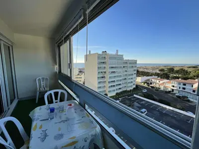 Balcon ou terrasse dans l'établissement Appartement cosy proche plage avec balcon et vue mer - FR-1-224C-48