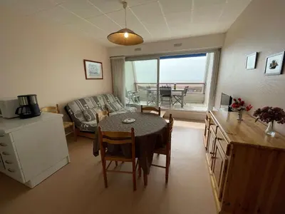 Cuisine ou kitchenette dans l'établissement Appart. 2 pièces à 100m de la plage, 4 couchages, Parking, Lave-vaisselle, Animaux admis - FR-1-224C-133