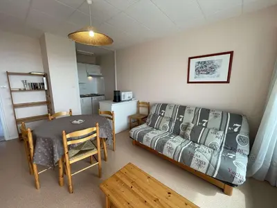 Cuisine ou kitchenette dans l'établissement Appart. 2 pièces à 100m de la plage, 4 couchages, Parking, Lave-vaisselle, Animaux admis - FR-1-224C-133